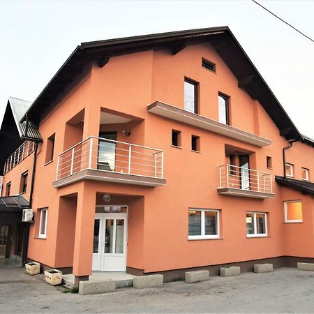 Privatni Smjestaj Most Otočac Exterior foto