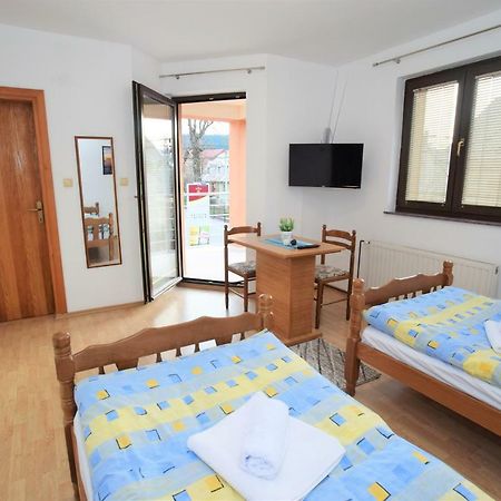 Privatni Smjestaj Most Otočac Exterior foto